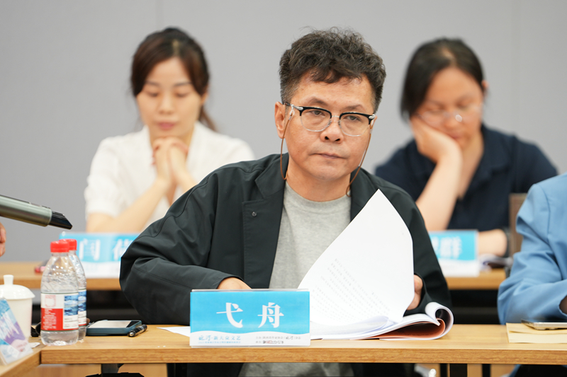 5.弋舟老师讲话_副本.jpg